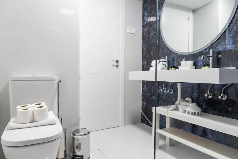 Contemporary 6Bd Apartment For 12 Las Ventas Madrid