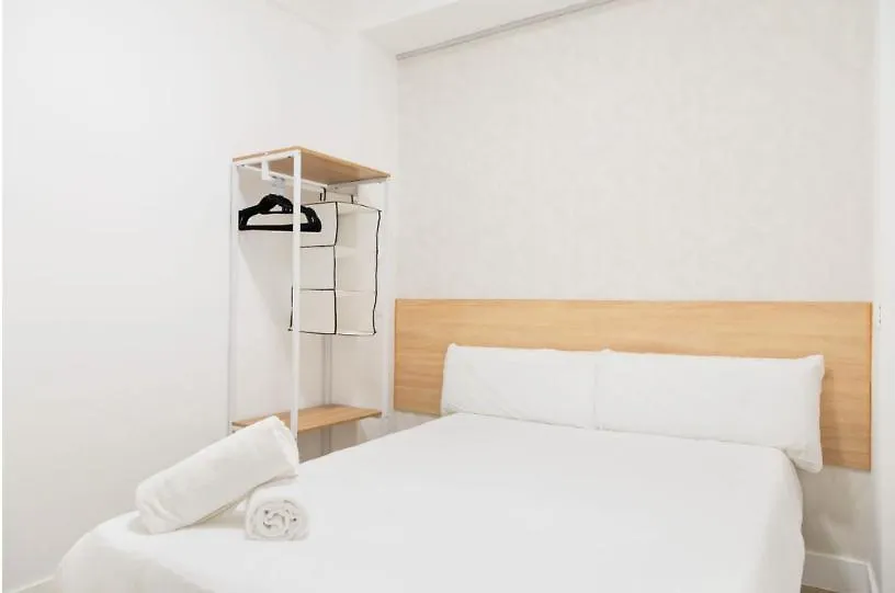 Contemporary 6Bd Apartment For 12 Las Ventas Madrid Spain