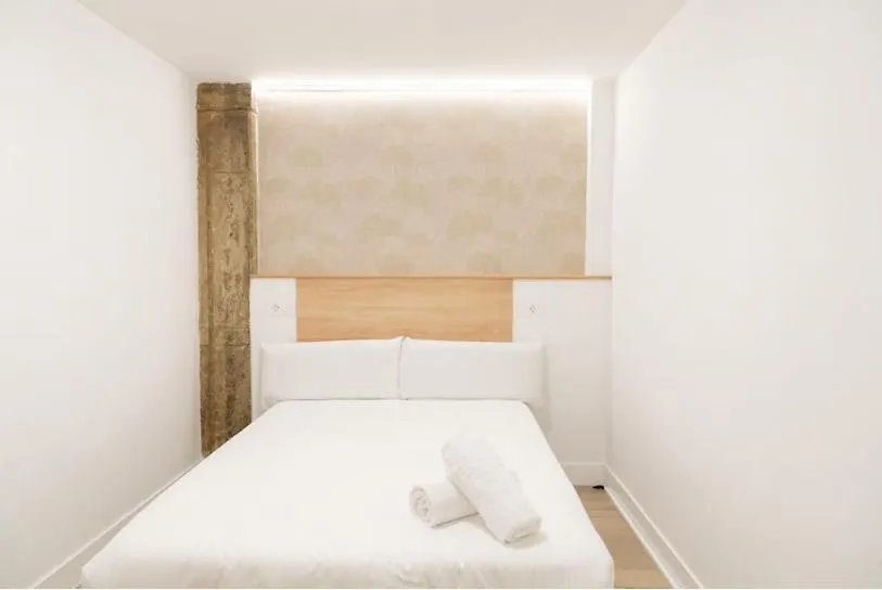 Contemporary 6Bd Apartment For 12 Las Ventas Madrid