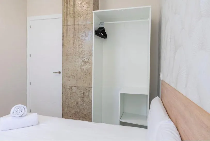 Contemporary 6Bd Apartment For 12 Las Ventas Madrid