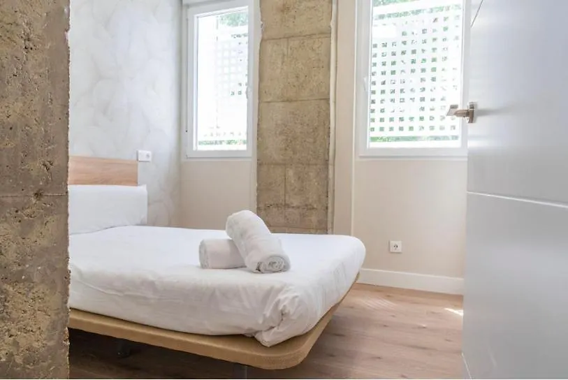 Contemporary 6Bd Apartment For 12 Las Ventas Madrid
