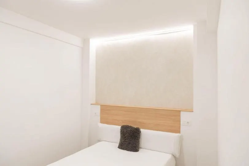 Contemporary 6Bd Apartment For 12 Las Ventas Madrid Spain
