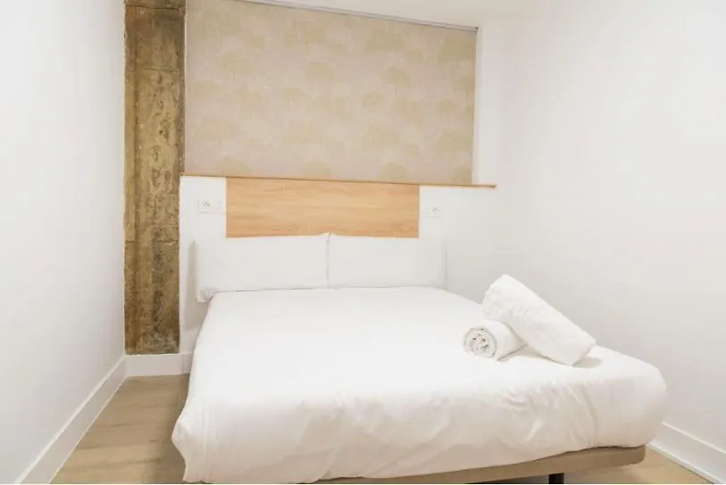 Contemporary 6Bd Apartment For 12 Las Ventas Madrid Spain