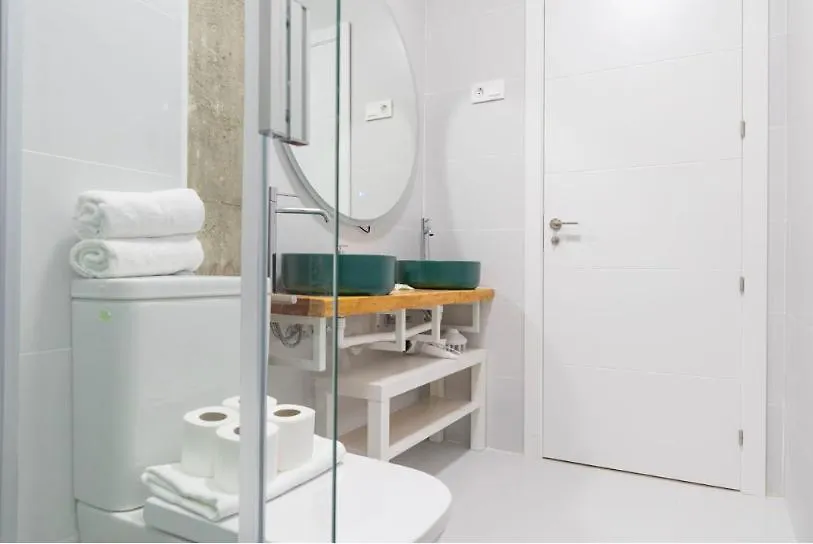 Contemporary 6Bd Apartment For 12 Las Ventas Madrid