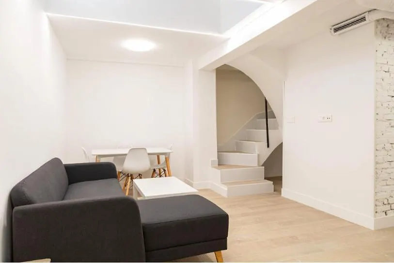 Contemporary 6Bd Apartment For 12 Las Ventas Madrid