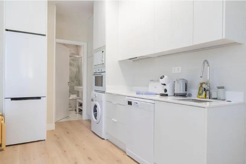 Contemporary 6Bd Apartment For 12 Las Ventas Madrid