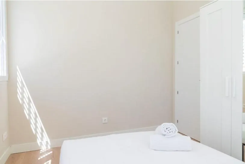 Contemporary 6Bd Apartment For 12 Las Ventas Madrid
