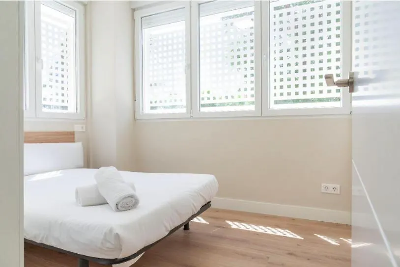 Contemporary 6Bd Apartment For 12 Las Ventas Madrid