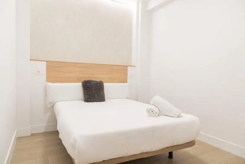 Contemporary 6Bd Apartment For 12 Las Ventas Madrid