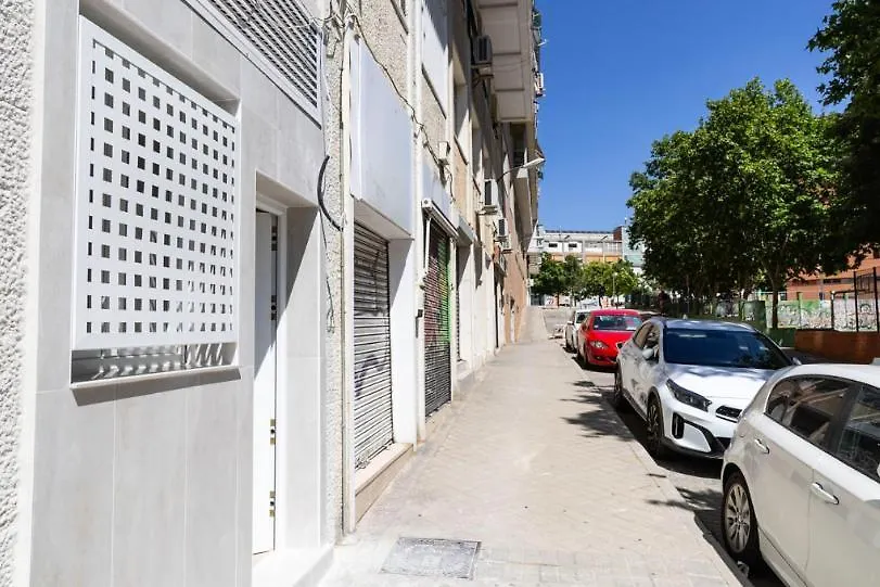 Contemporary 6Bd Apartment For 12 Las Ventas Madrid