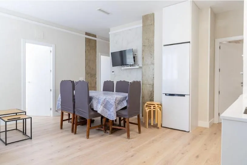 Contemporary 6Bd Apartment For 12 Las Ventas Madrid Spain