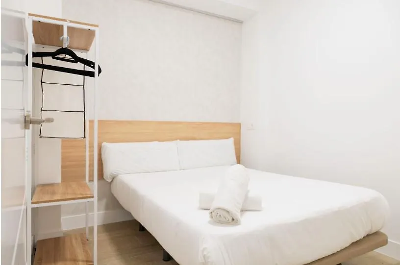 Contemporary 6Bd Apartment For 12 Las Ventas Madrid Spain